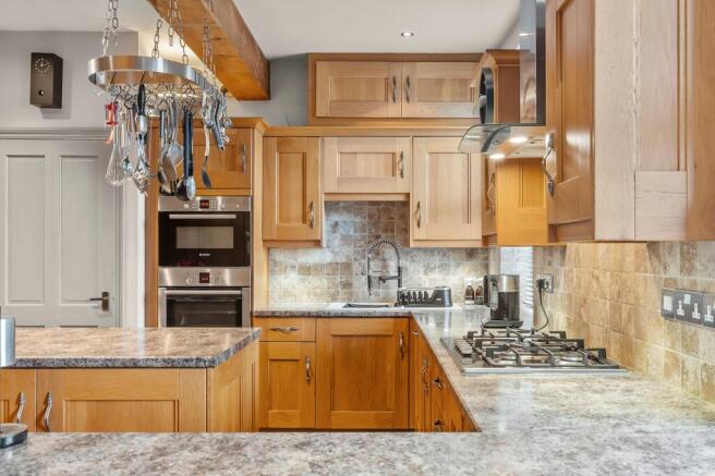 4 bed Detached for sale Image 4