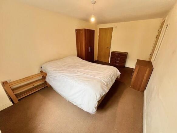 2 bed Apartment to rent Image 6