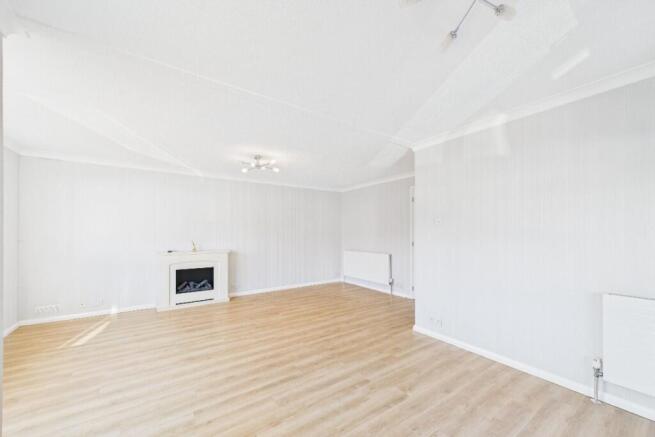Barn Close, Boxhill Road, KT20 photo 4