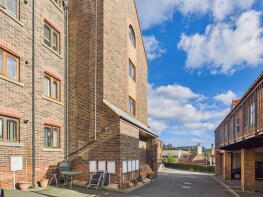 8, Mount Square, Whitby YO21 3HL