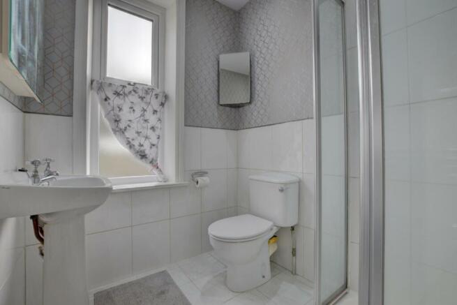 Bathroom - 1.jpg