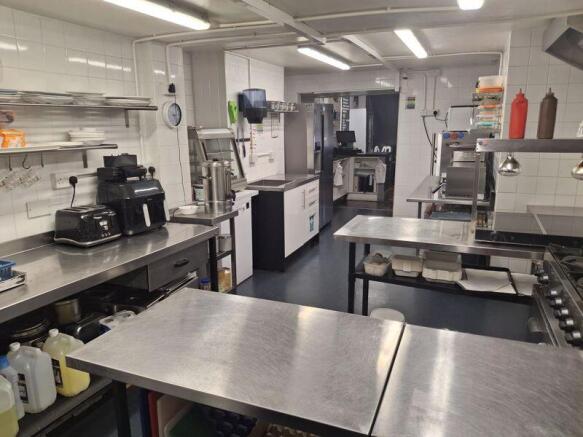 KITCHEN & PREPARATION ROOM