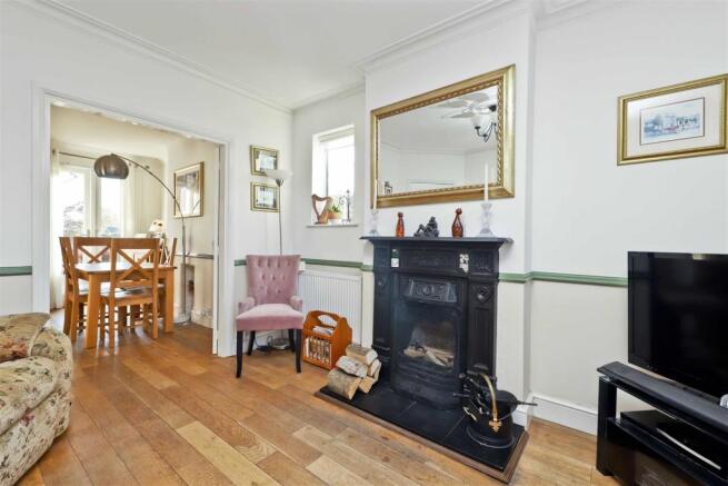 Living room 2.jpg