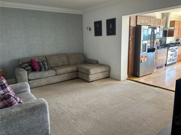 4 bed Detached for sale Image 11