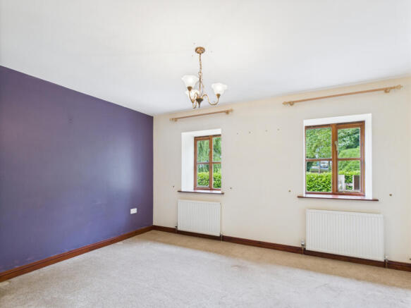 4 bed House to rent Image 9