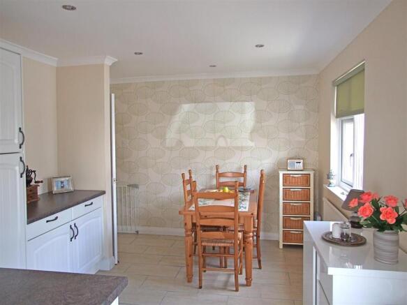 KITCHEN/DINER-PHOTO