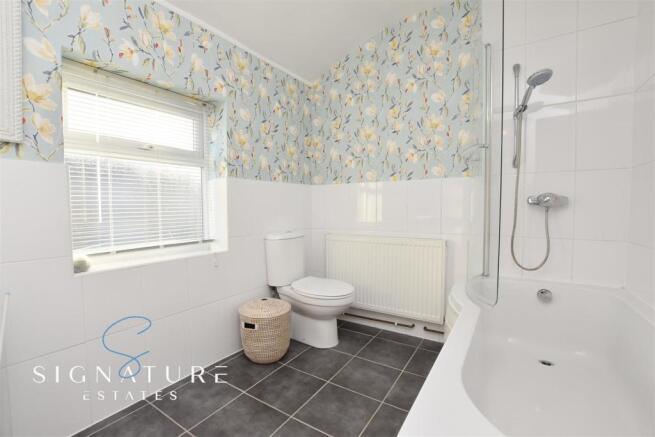 Family Bathroom (13).jpg