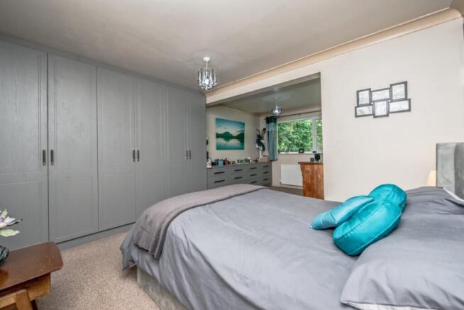 4 bed Detached for sale Image 6