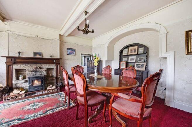 5 bed Detached for sale Image 6