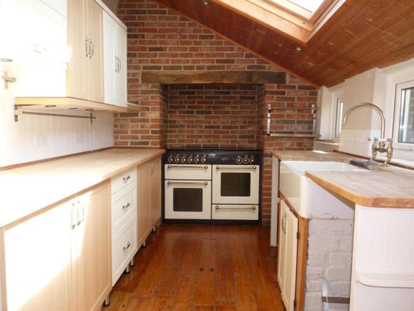 KITCHEN / BREAKFAST 