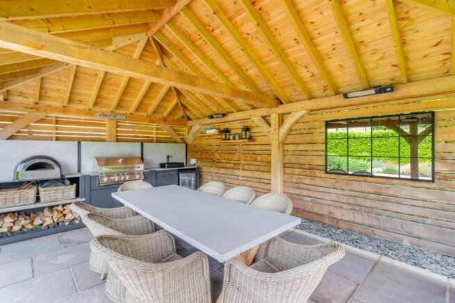 5 bed Barn Conversion for sale Image 11