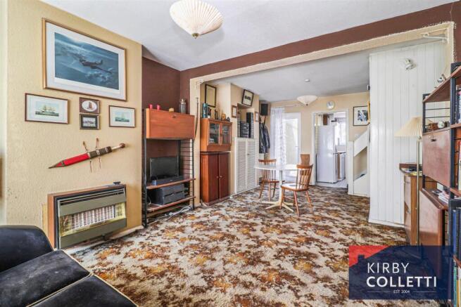 LOUNGE/DINING ROOM