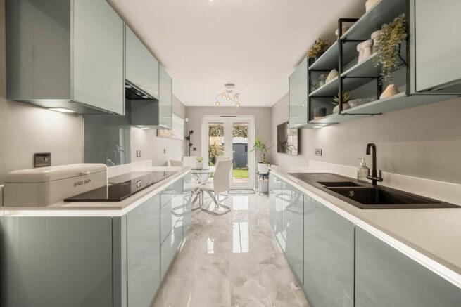 4 bed Detached for sale Image 8