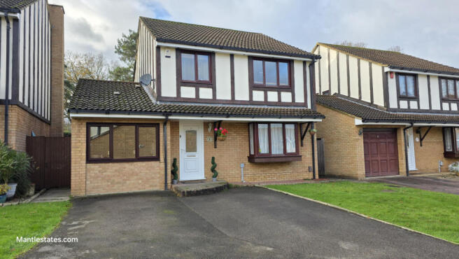 4 bed detached house for sale Conifer Close, Goff