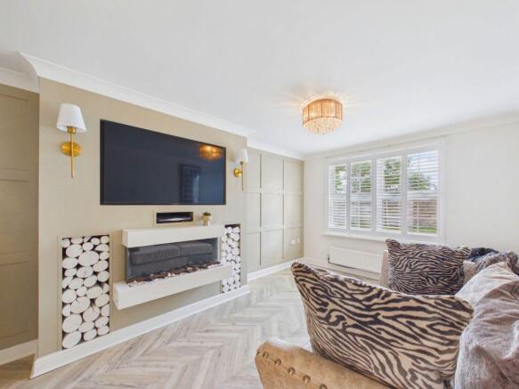 4 bed Semi-Detached for sale Image 4