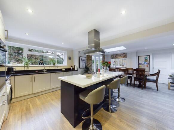Kitchen & Dining Rm