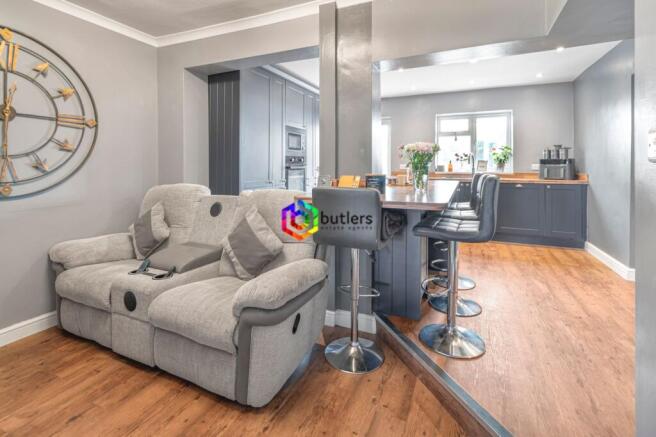 3 bed Semi-Detached for sale Image 6