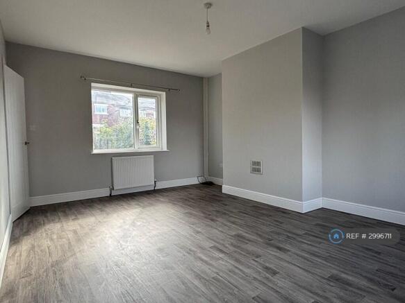 3 bed Terraced to rent Image 5