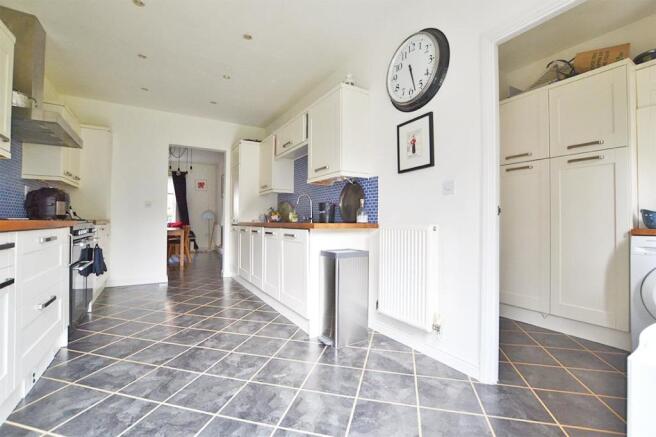 kitchen 2.jpg