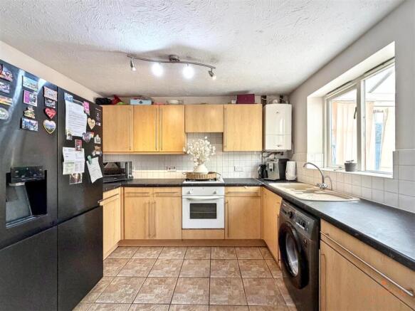 3 bed Semi-Detached for sale Image 5