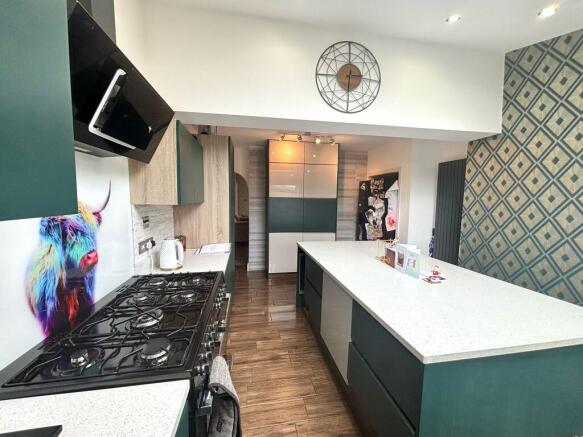 4 bed Semi-Detached for sale Image 9