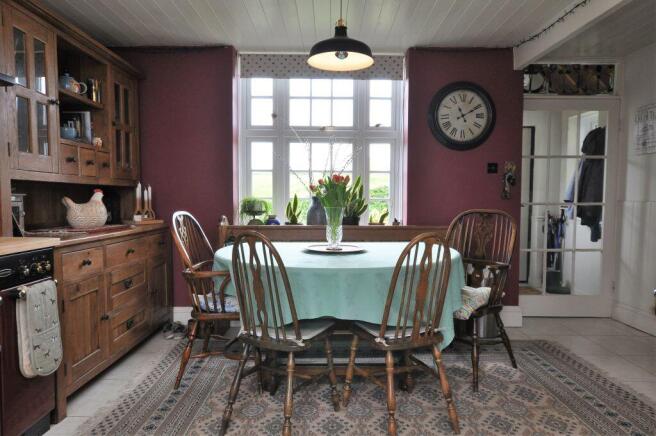 6 bed Detached for sale Image 6