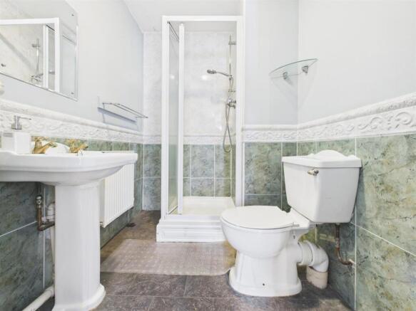 2 bed Flat for sale Image 7