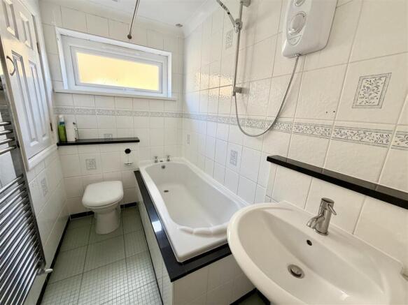2 bed Semi-Detached to rent Image 6