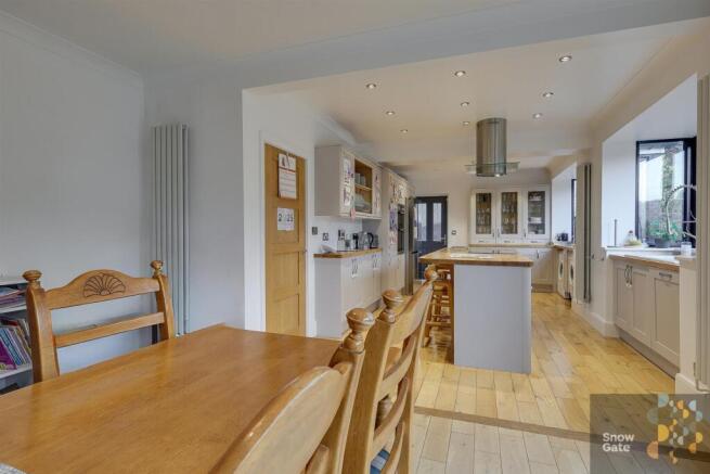 4 bed Detached for sale Image 12