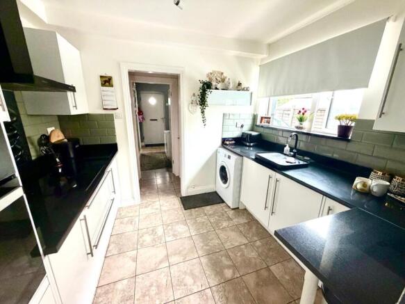 Green Road, Thorpe, Egham, Surrey, TW20 photo 4