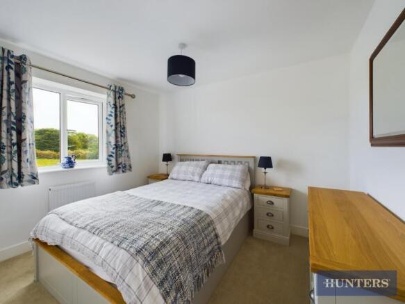 4 bed House to rent Image 10