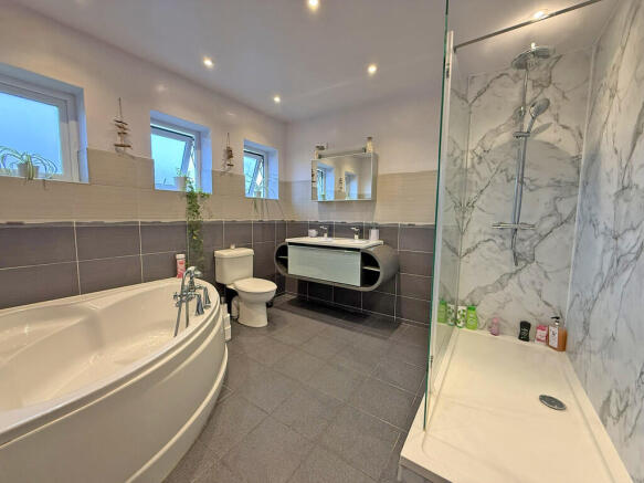 3 bed Detached for sale Image 12