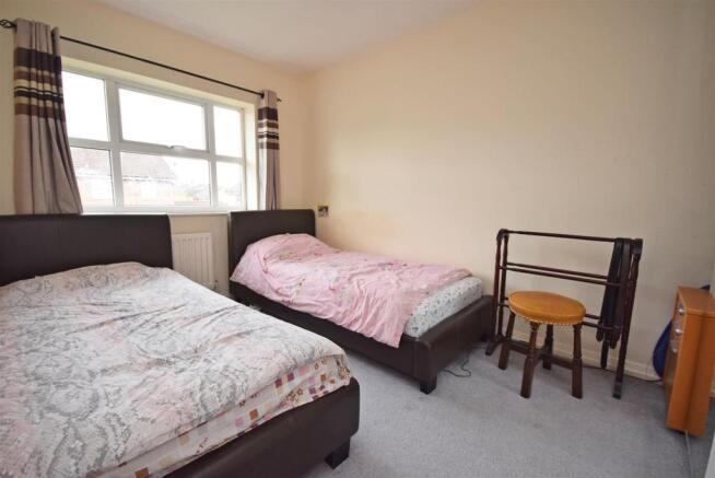 45 Gosling Grove Bedroom 1.jpg