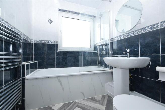 3 bed Terraced to rent Image 9