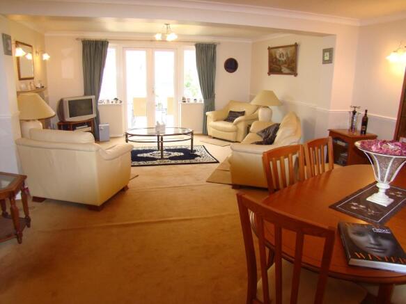 Lounge/Dining Room