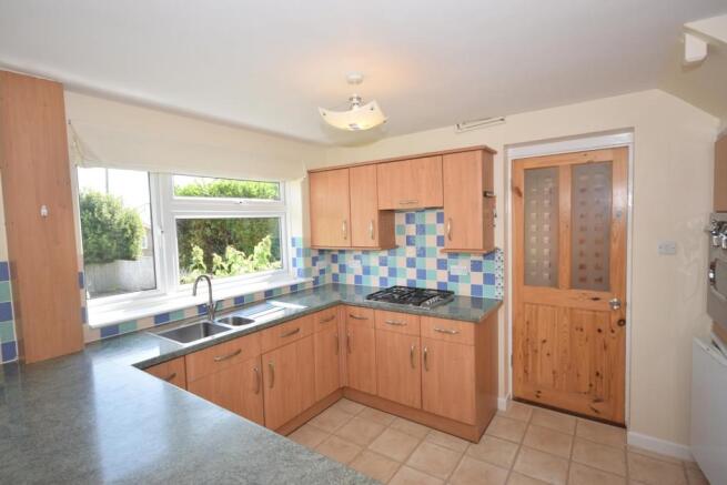 KITCHEN 2.JPG