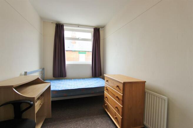 4 bed Terraced to rent Image 5