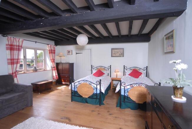 IM12 Haresfield Farm 110516.jpg