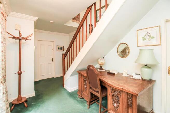 5 bed Detached for sale Image 5