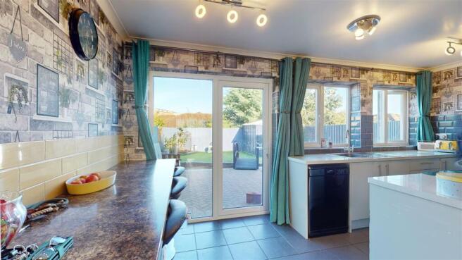 KITCHEN/BREAKFAST ROOM