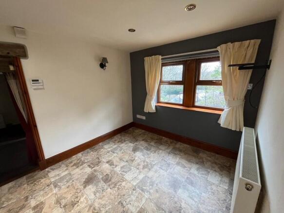 2 bed Terraced to rent Image 4
