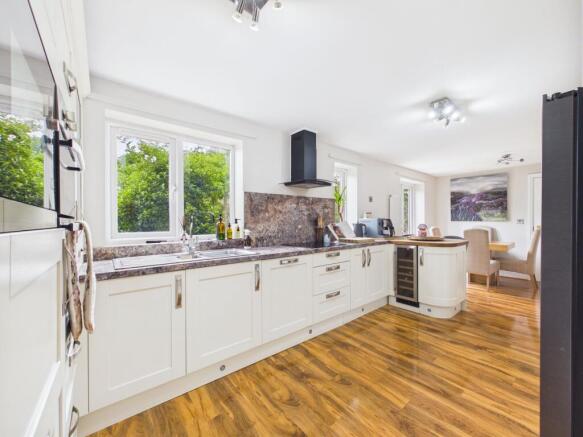 4 bed Detached for sale Image 7