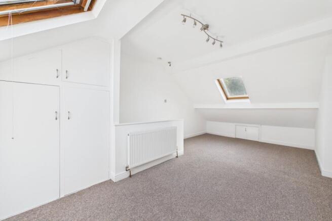 3 bed Terraced to rent Image 12