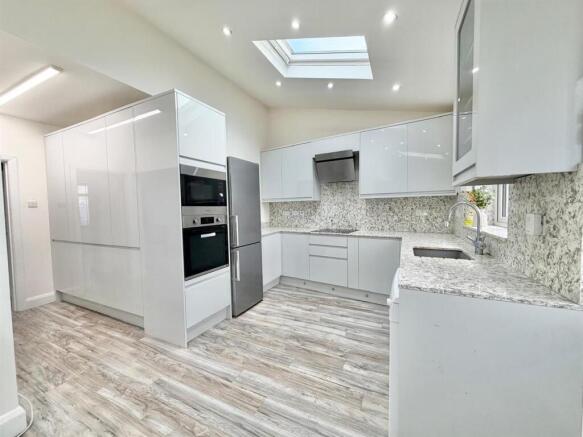 Davidson Frost-Wellings, DFW Collins Avenue, Kitch