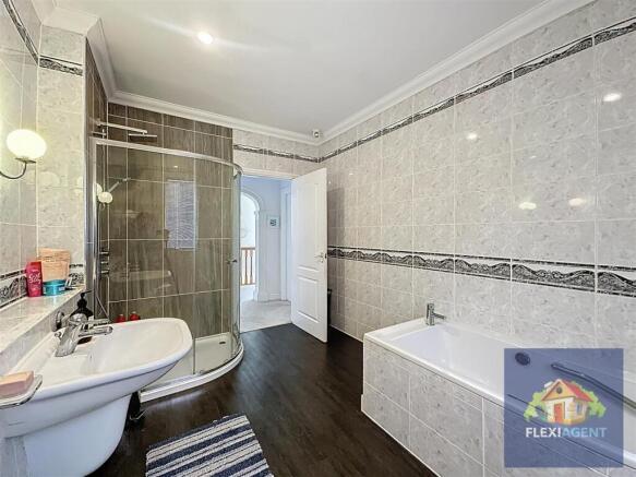 4 Piece Family Bathroom