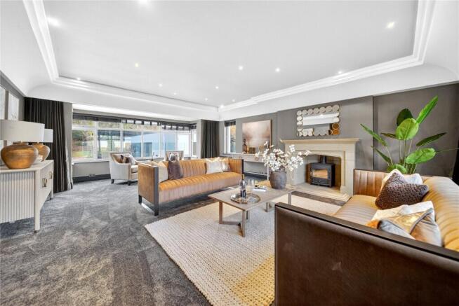 5 bed Detached for sale Image 4
