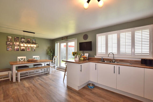 4 bed Detached for sale Image 9
