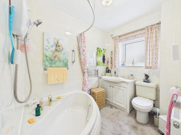 2 bed Flat for sale Image 12