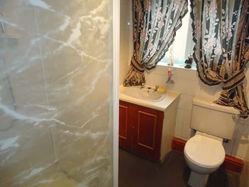 F.F Shower Room