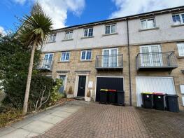 32, Esthwaite Gardens, Lancaster LA1 3RG